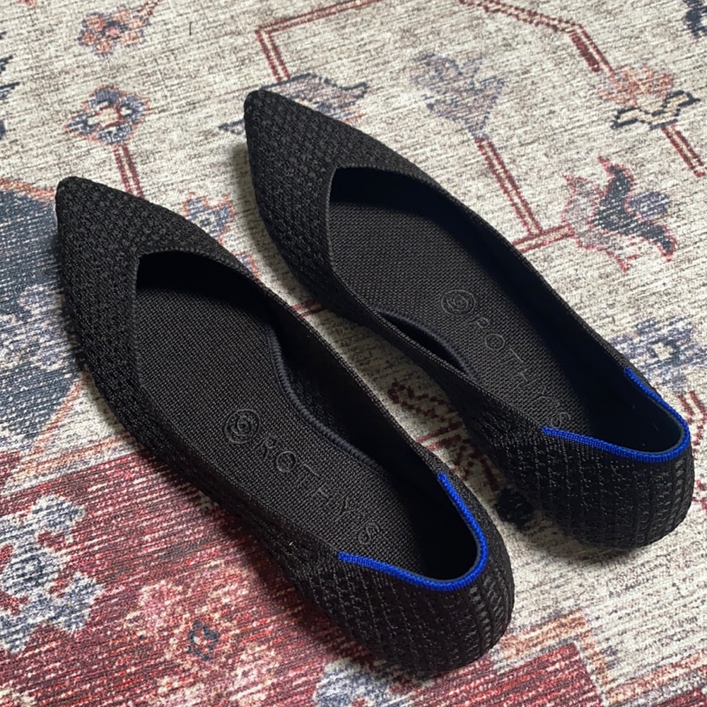 Black point toe Rothys